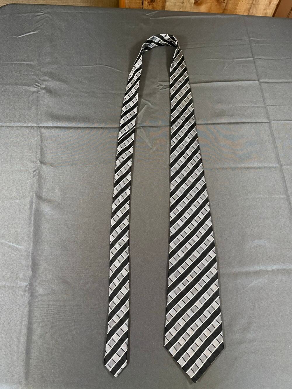 Geoffrey Beene Men’s Tie Black Silver Gray Geometric Stripe 59” Necktie